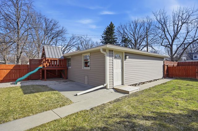1249 2nd Street N, Fargo, ND 58102