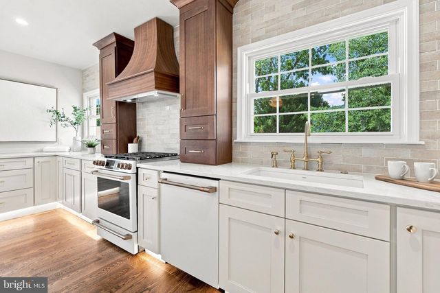 218 LINWOOD AVE, Ardmore, PA 19003