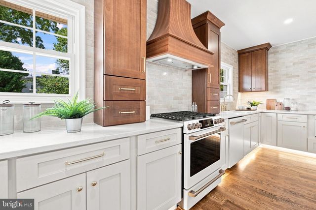 218 LINWOOD AVE, Ardmore, PA 19003