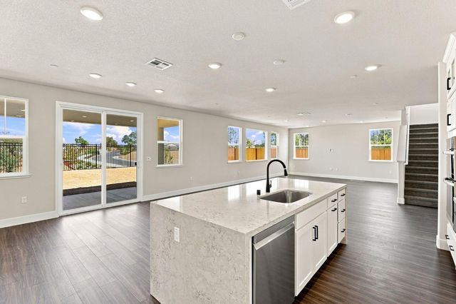 1170 Basecamp Dr, Lincoln, CA 95648