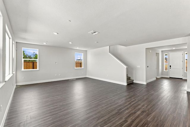 1170 Basecamp Dr, Lincoln, CA 95648