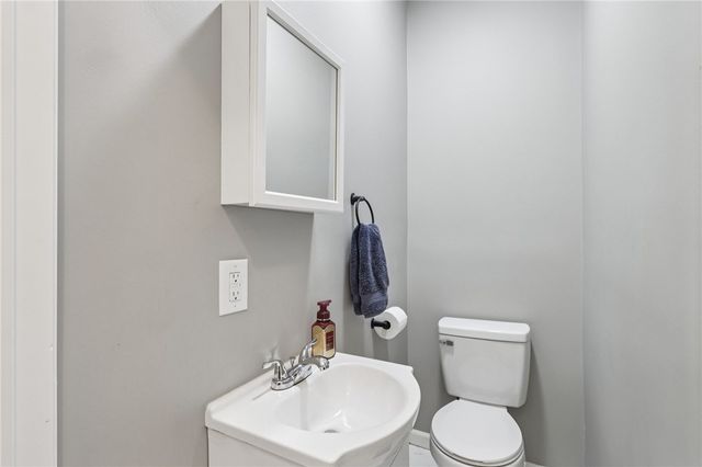 6 Elmont St, Crafton Heights, PA 15205