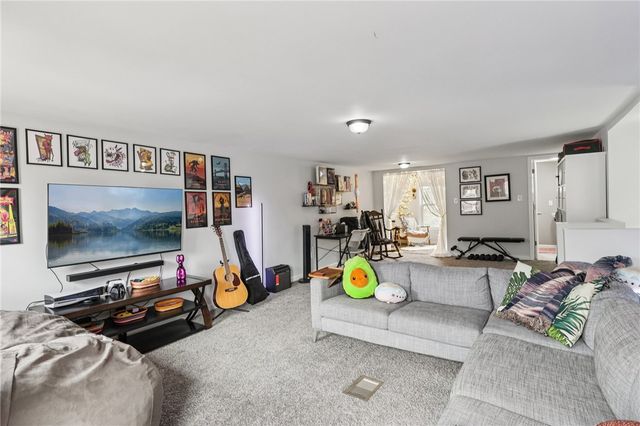 6 Elmont St, Crafton Heights, PA 15205