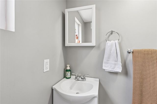 6 Elmont St, Crafton Heights, PA 15205