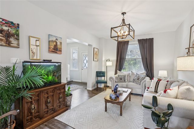 6 Elmont St, Crafton Heights, PA 15205