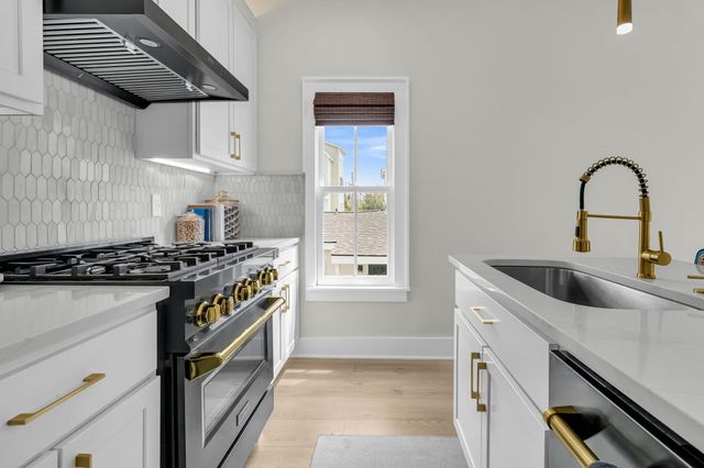 72 Hanover Street, Charleston, SC 29403