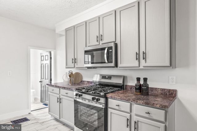 145 N MAIN ST, Spring Grove, PA 17362