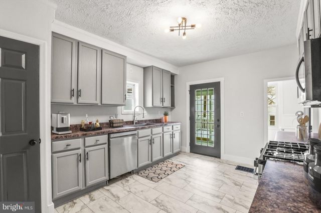 145 N MAIN ST, Spring Grove, PA 17362