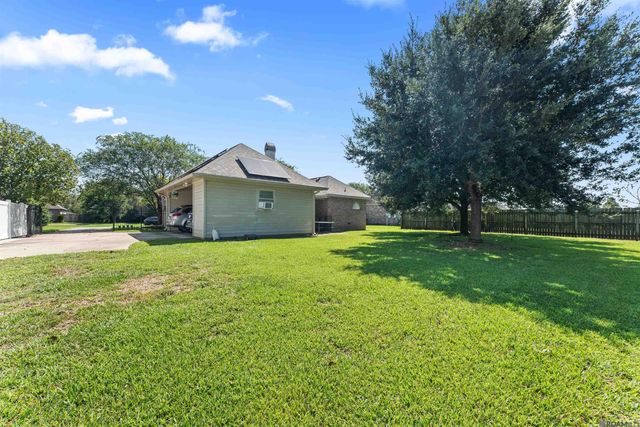 6685 Windwood Dr, Zachary, LA 70791