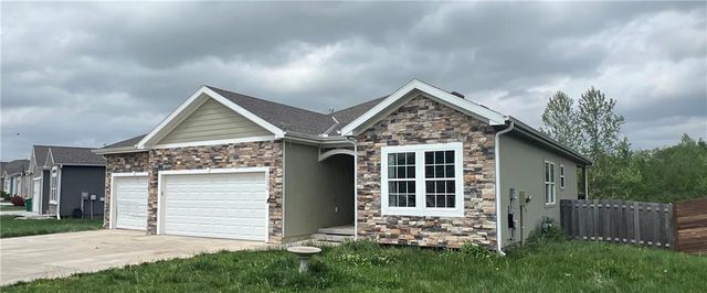 10506 Augusta Drive, Kansas City, KS 66109