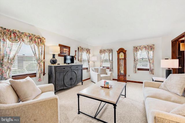 546 ARLINGTON AVE, Folsom, PA 19033