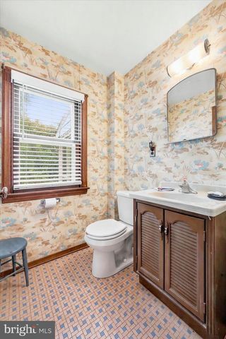 546 ARLINGTON AVE, Folsom, PA 19033