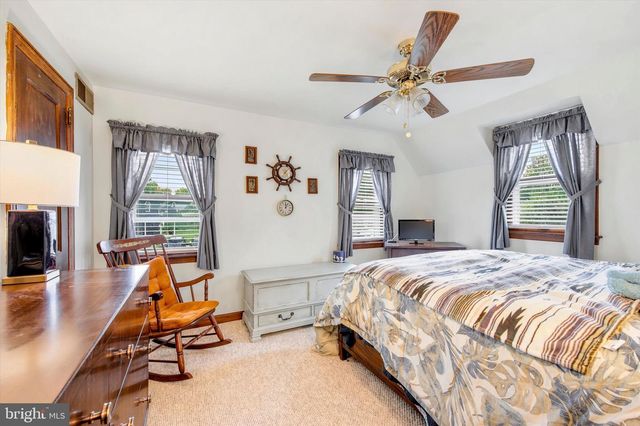 546 ARLINGTON AVE, Folsom, PA 19033