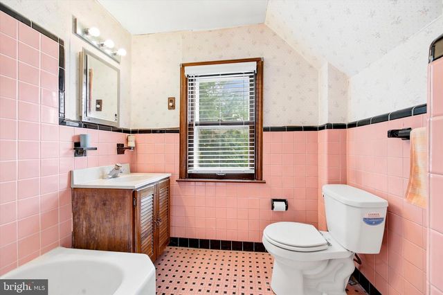 546 ARLINGTON AVE, Folsom, PA 19033