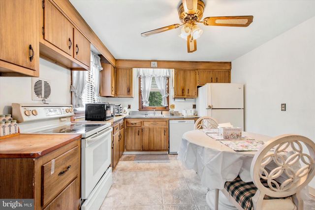 546 ARLINGTON AVE, Folsom, PA 19033