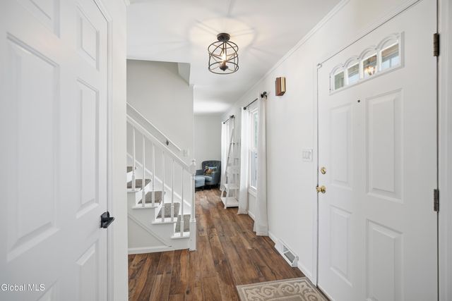 32 Friar Tuck Way, Saratoga Springs, NY 12866