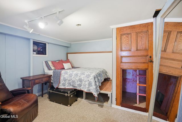 32 Friar Tuck Way, Saratoga Springs, NY 12866