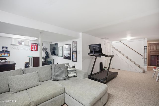 32 Friar Tuck Way, Saratoga Springs, NY 12866