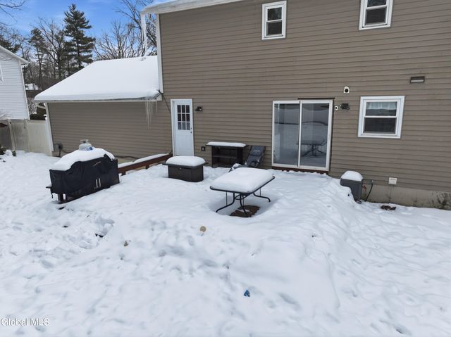 32 Friar Tuck Way, Saratoga Springs, NY 12866