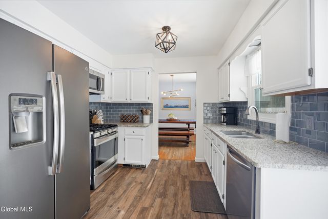 32 Friar Tuck Way, Saratoga Springs, NY 12866