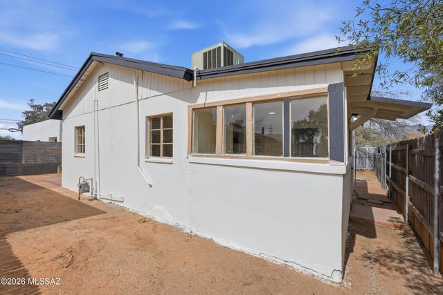 1432 N Columbus Boulevard, Tucson, AZ 85712