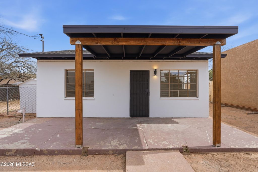 1432 N Columbus Boulevard, Tucson, AZ 85712