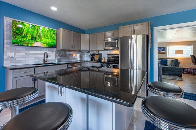 5760 3RD AVENUE N, St Petersburg, FL 33710