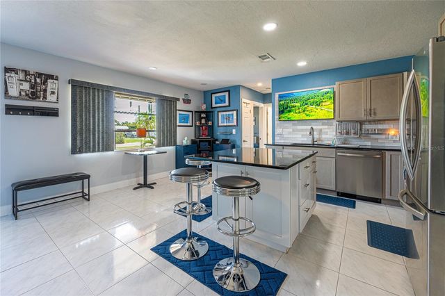 5760 3RD AVENUE N, St Petersburg, FL 33710