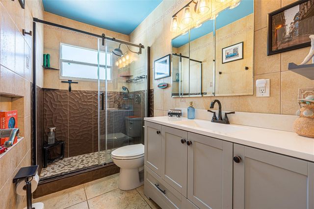 5760 3RD AVENUE N, St Petersburg, FL 33710