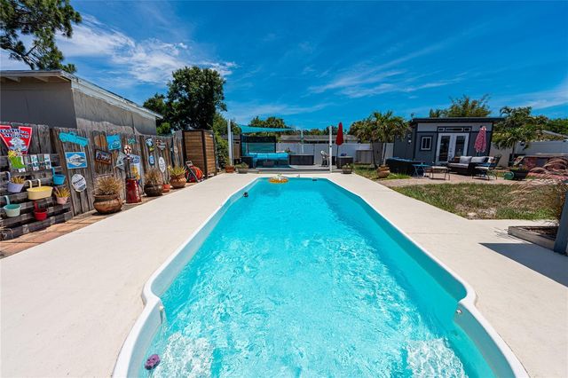 5760 3RD AVENUE N, St Petersburg, FL 33710