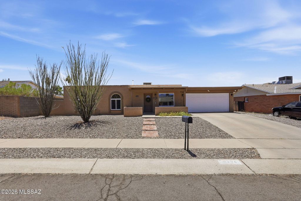 9224 E Baker Street, Tucson, AZ 85710