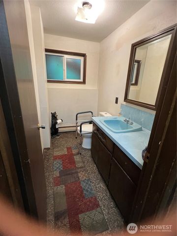 452 Lincoln Creek, Centralia, WA 98531