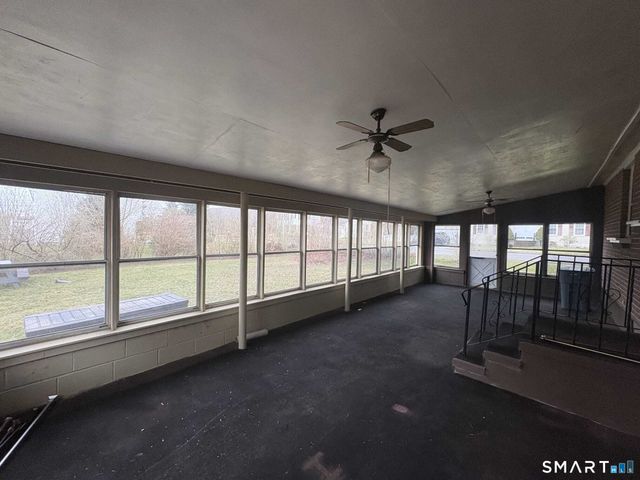 16 Raymond Road, Woodbridge, CT 06525