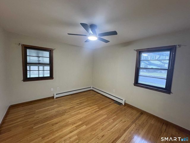 16 Raymond Road, Woodbridge, CT 06525