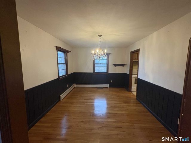 16 Raymond Road, Woodbridge, CT 06525