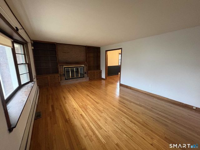 16 Raymond Road, Woodbridge, CT 06525