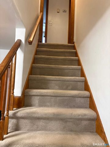 16 Raymond Road, Woodbridge, CT 06525