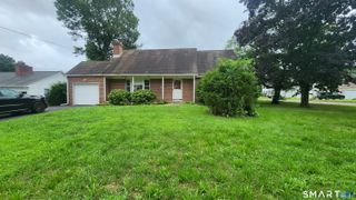 16 Raymond Road, Woodbridge, CT 06525