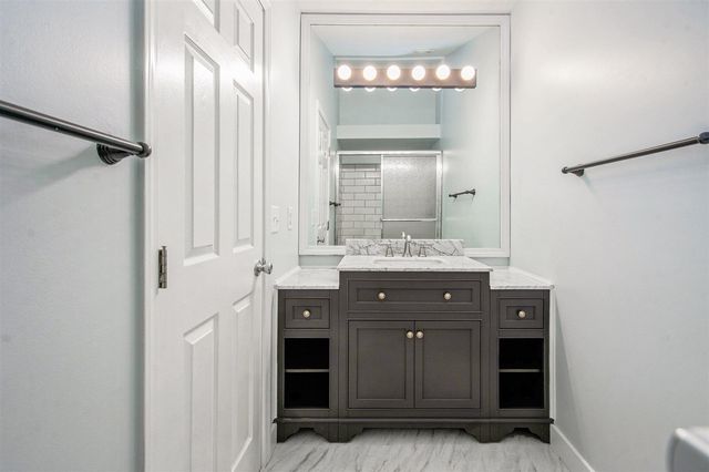 5660 Versailles Avenue, Ann Arbor, MI 48103