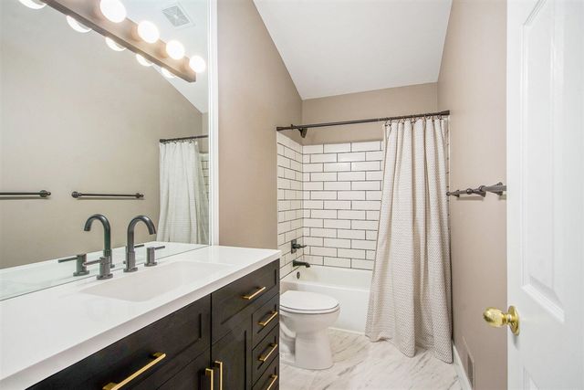 5660 Versailles Avenue, Ann Arbor, MI 48103