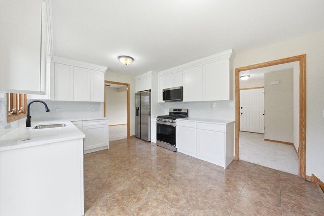 10 Joyce Court, Crete, IL 60417