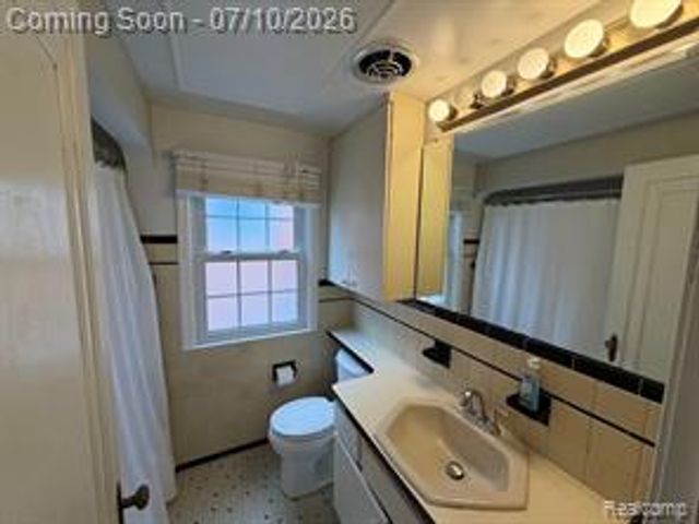 643 N Rosevere Avenue, Dearborn, MI 48128