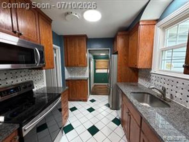 643 N Rosevere Avenue, Dearborn, MI 48128