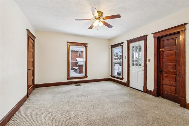 14 Elm St, Bessemer, PA 16112