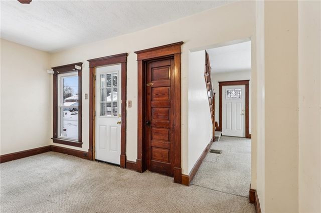 14 Elm St, Bessemer, PA 16112