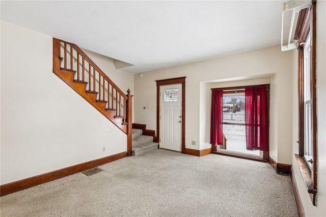 14 Elm St, Bessemer, PA 16112