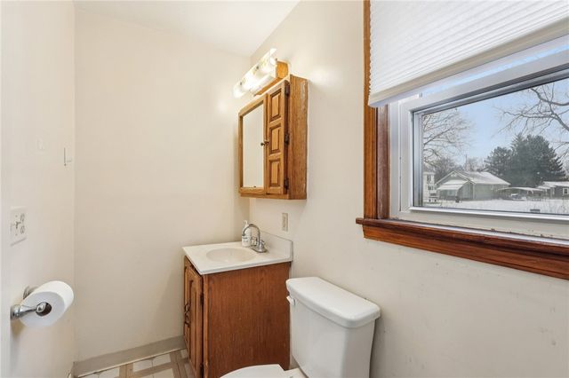 14 Elm St, Bessemer, PA 16112