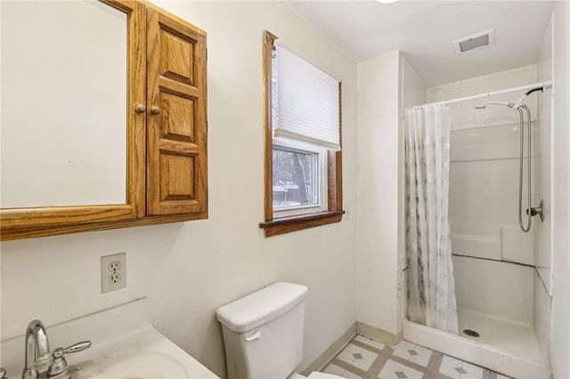 14 Elm St, Bessemer, PA 16112