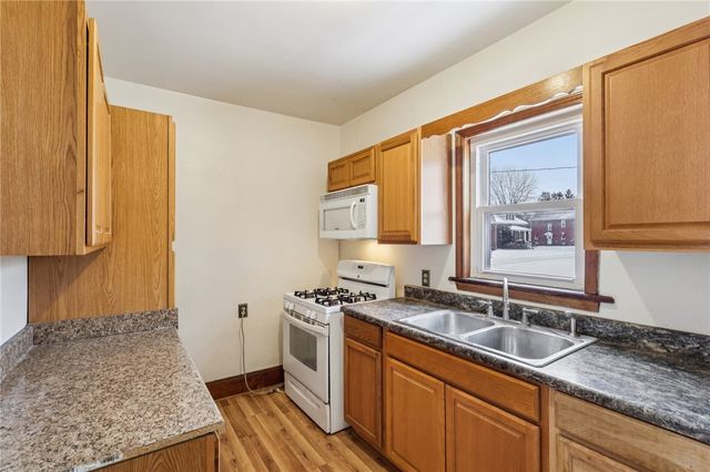 14 Elm St, Bessemer, PA 16112