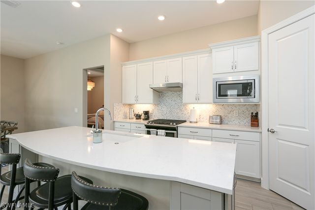 9716 Everglades DR, Naples, FL 34120